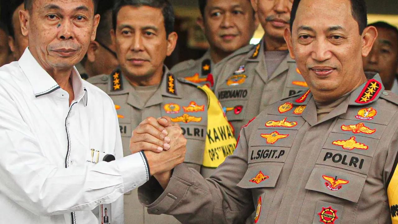 KPK dan Polri resmi menandatangani kerja sama KPK dan Polri di bidang koordinasi dan supervisi penanganan kasus dugaan tindak pidana korupsi.<br>