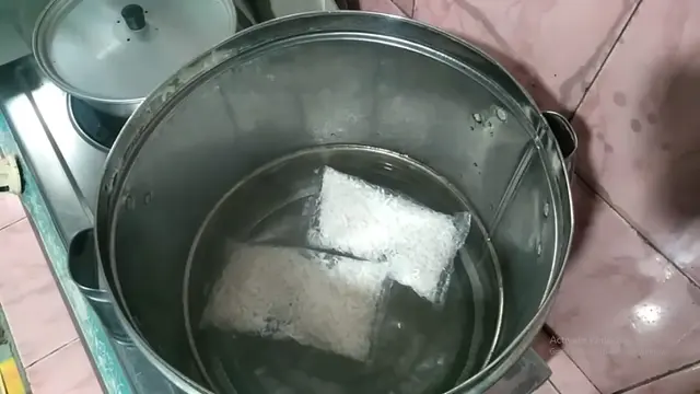 Cara Merebus Lontong Cuma 12 Menit, Hemat Gas dan Awet Disimpan Sampai 4 Hari