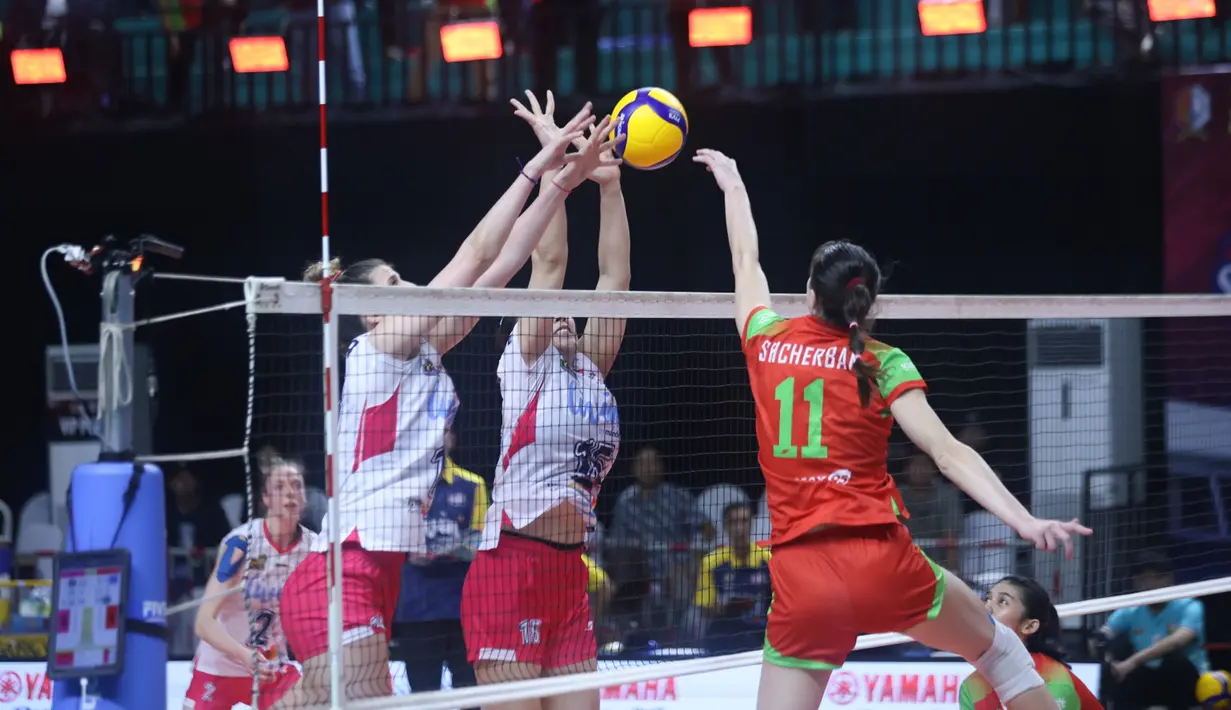 Jakarta Livin' Mandiri membuka peluang lolos babak final four Proliga 2026 usai menumbangkan pemuncak klasemen, Jakarta Pertamina Enduro (JPE) 3-1 (25-12, 25-20, 15-25, 25-20). (Dok. PBVSI)