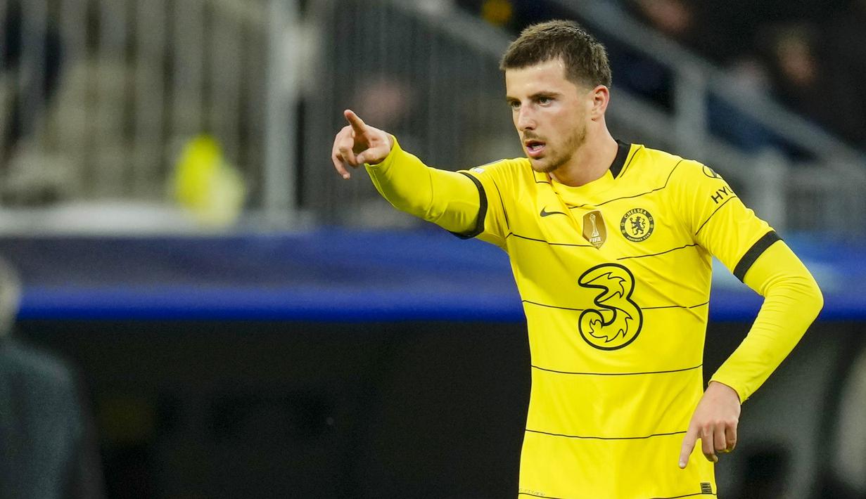 Mason Mount memainkan peran penting bagi Chelsea pada laga ini. Ia sukses mencetak satu gol ke gawang Real Madrid. Gelandang asal Inggris itu menjadi pemain yang paling banyak melepas umpan kunci untuk The Blues dan membuat assist untuk gol Rudiger. (AP/Manu Fernandez)