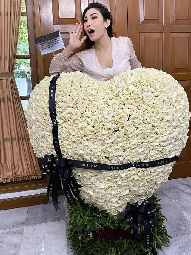 Unggahan Ayu Dewi. (Foto: Instagram @mrsayudewi)