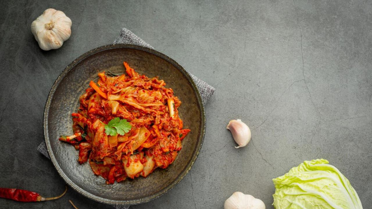 Berapa Kalori dan Nutrisi dari Seporsi Kimchi? Kalori yang Perlu Diwaspadai dalam Setiap Suapan