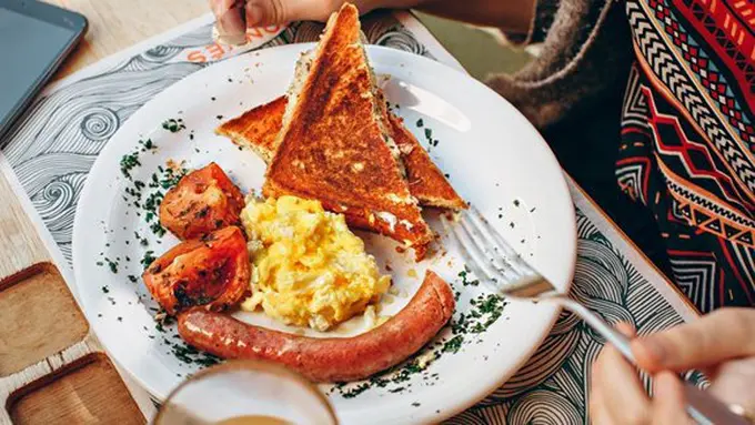 Cewek nggak makan junk food di depan cowok/copyright Pexels.com