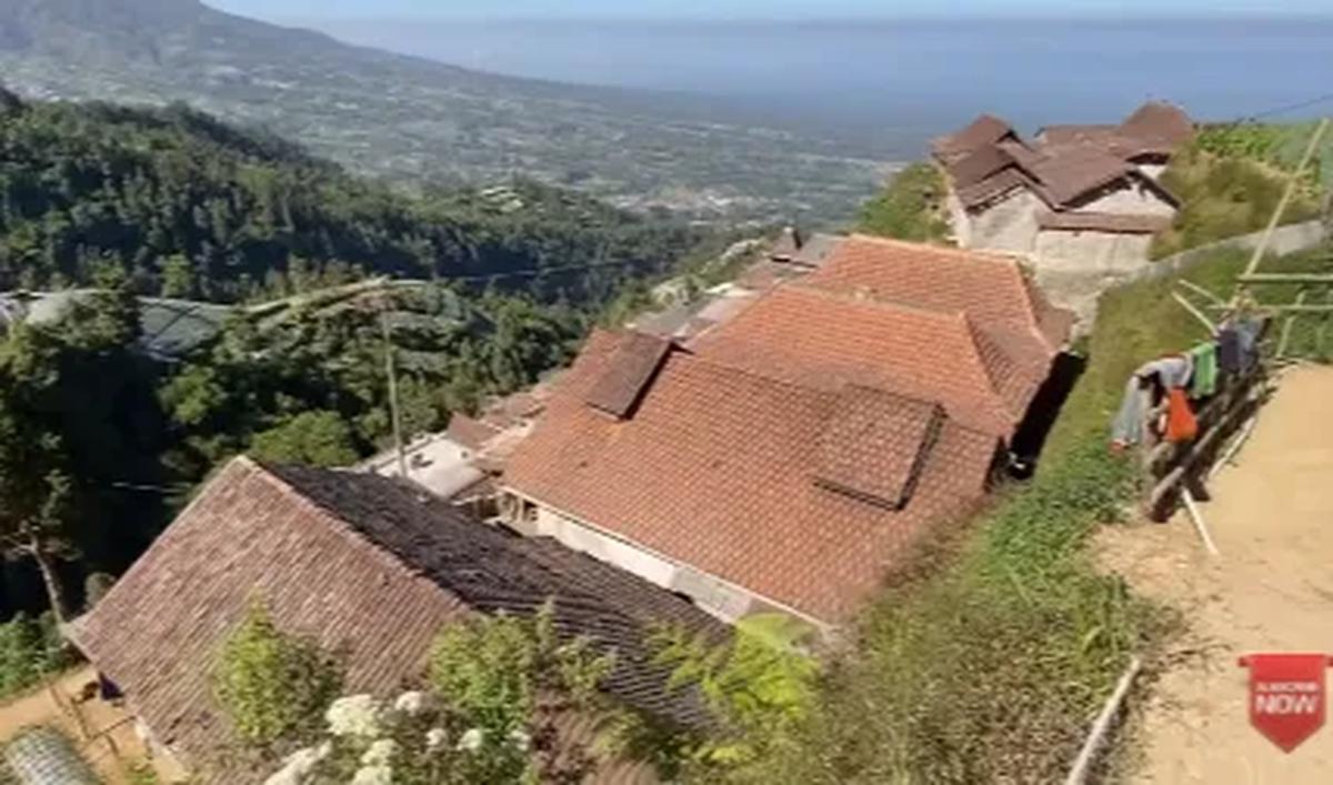 Meski berlokasi di tepian jurang dan lembah, namun jangan salah.