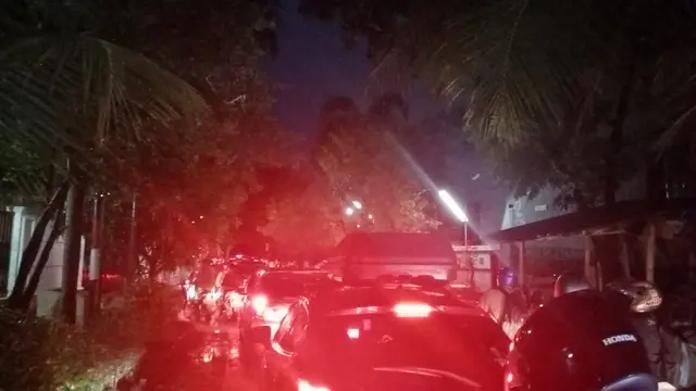 Macet parah akibat banjir di kawasan Rawalumbu, Kota Bekasi