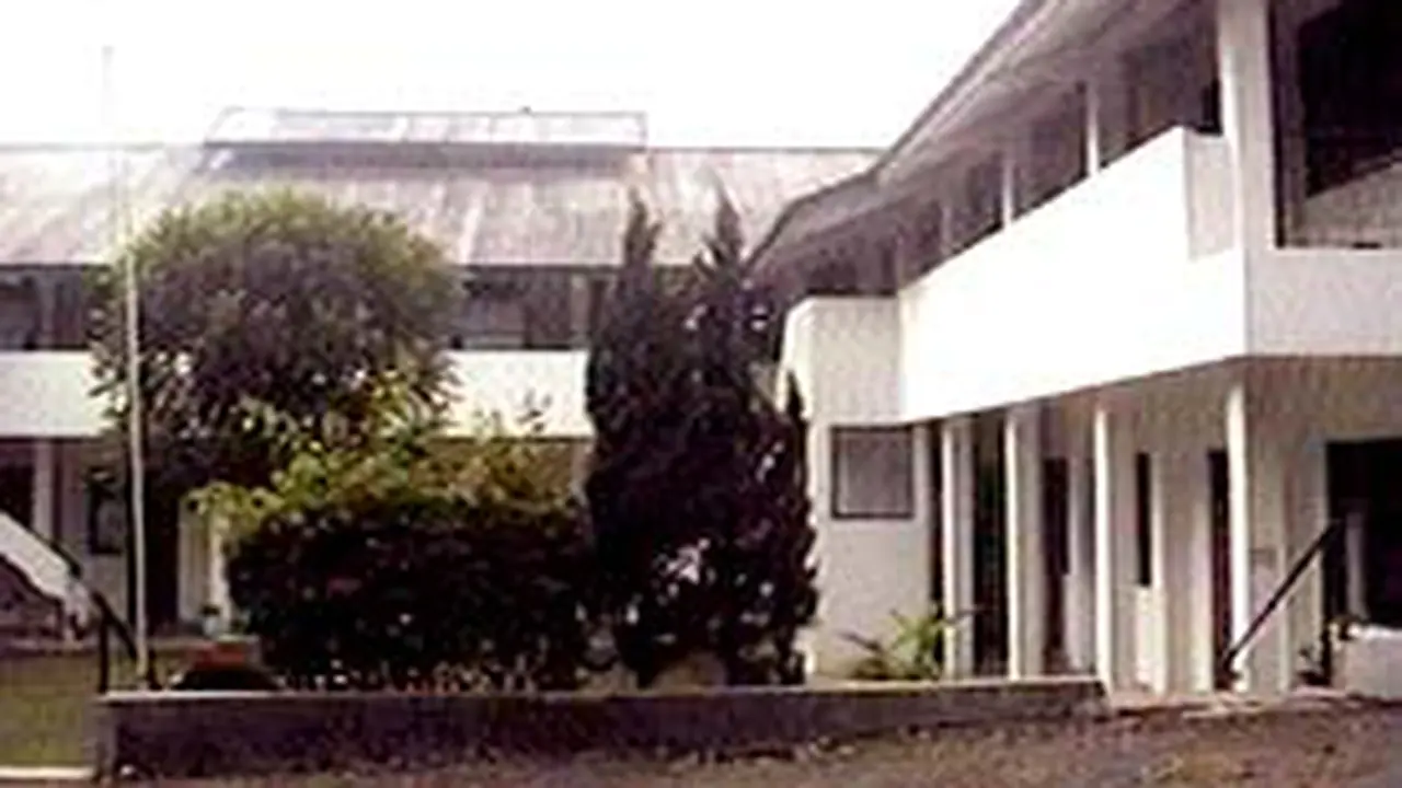 131001cSekolah-Asing.jpg