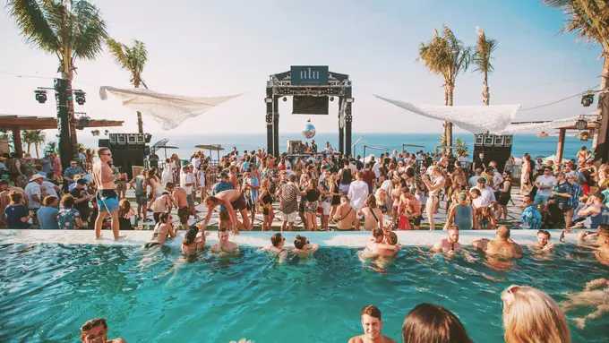 Nikmati akhir pekan dengan sajian musik kelas dunia di Ulu Cliffhouse