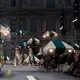 Louis Vuitton SS27 karya Nicolas Ghesquière menekankan Ergonomie: busana ringan, fleksibel, dan intuitif yang mengikuti tiap gerak tubuh layaknya lapisan kulit  (dok. Louis Vuitton)