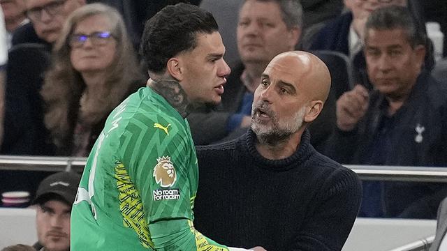 Foto: Momen Ederson Ngamuk saat Man City Bertandang ke Markas Tottenham Hotspur di Liga Inggris