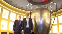 Leonardo Bonucci bersama CEO AC Milan, Marco Fassone. (doc. AC Milan)