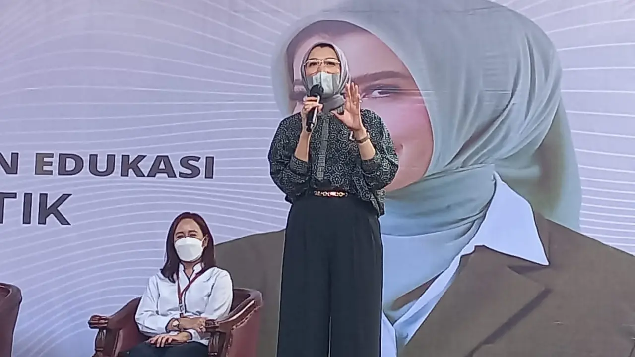 Arzeti Bilbina pada Workshop Komunikasi, Informasi dan Edukasi “Cara Memilih Kosmetik yang Baik”, Sabtu (20/8/2022) di lobi Kementerian Pemuda dan Olahraga, Senayan, Jakarta.