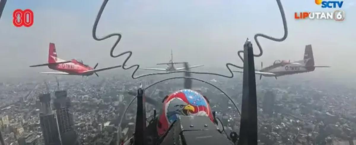 Tim Jupiter Aerobatik Indonesia Bermanuver di HUT ke-80 RI