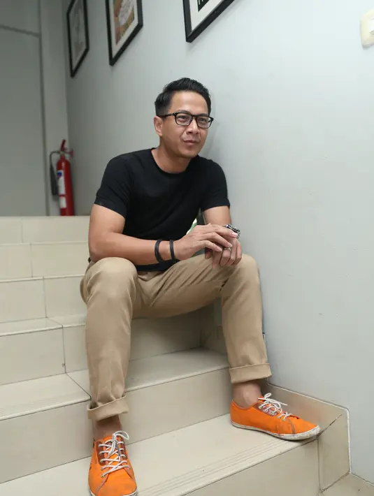 "Santai aja. Kalau ada yang tanya, ada anak berapa? Ada dua nih, tapi anak anjing saya. Kan banyak juga yang belum dikasih. Ya cari honeymoon terus deh," canda penyanyi berusia 37 tahun ini. (Andy Masela/Bintang.com)