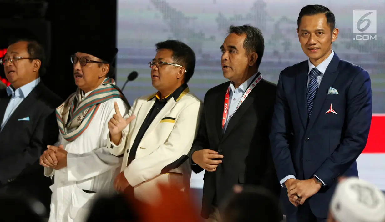 Badan Pemenangan Nasional Prabowo-Sandiaga usai Debat Pilpres 2019 kelima di Jakarta, Sabtu (13/4). Debat kelima merupakan debat terakhir dalam masa kampanye yang mengambil tema Ekonomi, Kesejahteraan Sosial, Keuangan dan Investasi. (Liputan6.com/Johan Tallo)