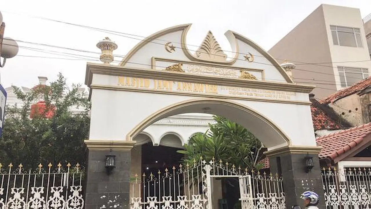Gerbang Depan Masjid An Nawier atau Masjid Pekojan