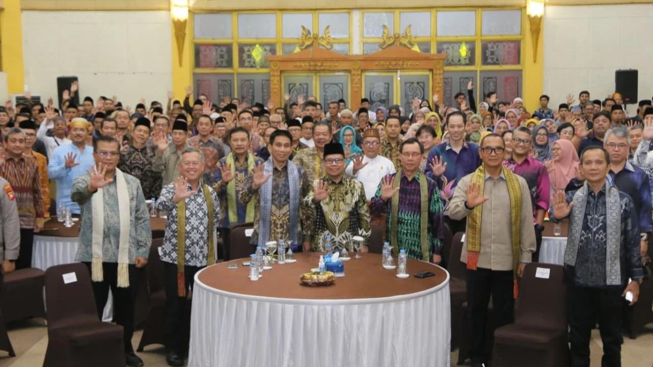 Wamendagri Akhmad Wiyagus saat membuka Seminar Internasional dan Upgrading Dai