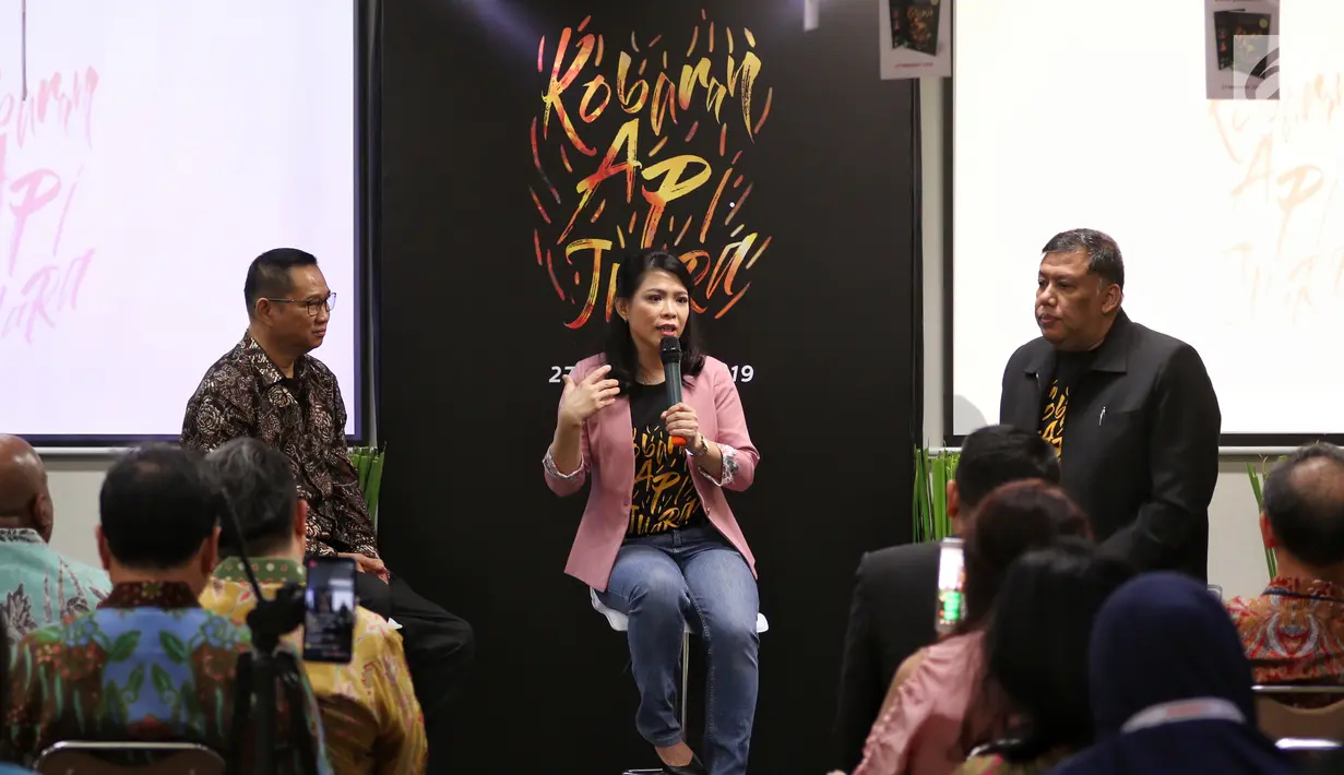 MDRT Indonesia yang juga penulis buku "Kobaran Api Juara" Miliana Marten saat bedah buku peluncuran buku "Kobaran Api Juara", Jakarta, Rabu (27/2). Buku ini menyadarkan para agen akan keindahan sesungguhnya dari produk asuransi. (Liputan6.com/Johan Tallo)