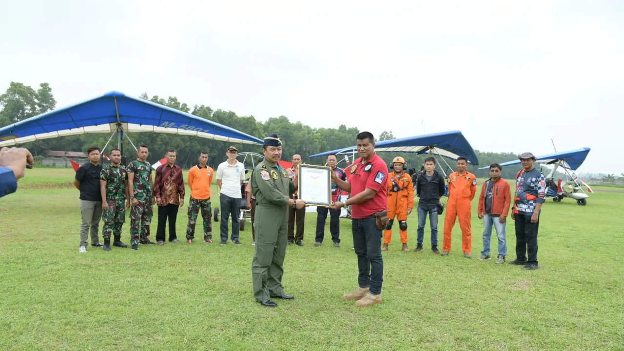 TNI AU dan FASI Pecahkan Rekor MURI di HUT Ke-77 Republik Indonesia