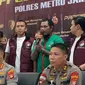 Polres Metro Jakarta Barat menggelar giat rilis terkait penangkapan Virgoun atas kasus dugaan penyalahgunaan narkoba jenis sabu.