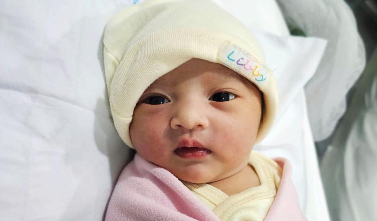 Potret anak Sabrina Anggraini dan Belva Devara tak luput dari perhatian. Potretnya begitu lucu dan menggemaskan.