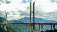 565 Meter di Atas Tanah, Ini Jembatan 'Awan' Tertinggi Dunia? (Reuters)