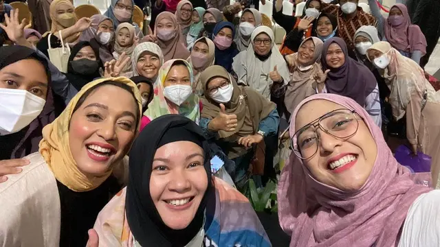 Jadi Guru Ngaji, Ini 7 Potret Terbaru Tere Usai Mualaf dan Berhijrah