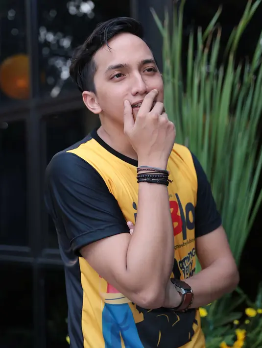 "Jelas ada beban. Di umur gue yang masih muda, gue nonton Ringgo di Jomblo. Di kepala gue, Ringgo ya Agus, Agus ya Ringgo. Gak akan terganti dah. Tapi untungnya enggak harus sama," kata Ge Pamungkas. (Deki Prayoga/Bintang.com)