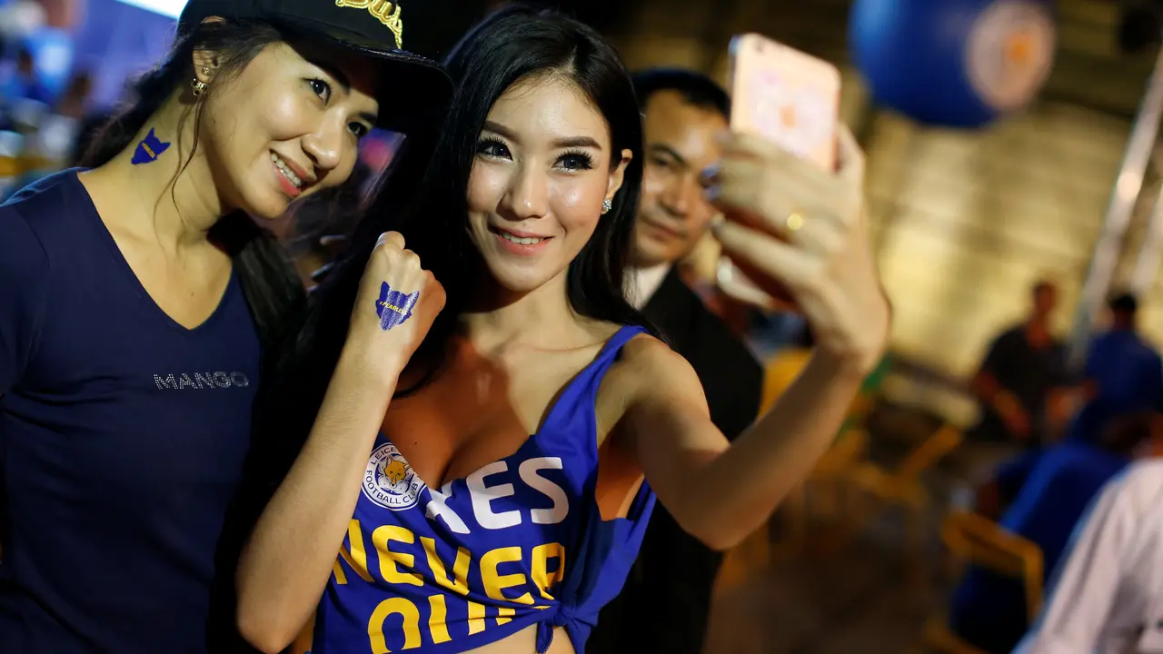 Suporter Leicester City di Thailand juga terjangkit demam biru