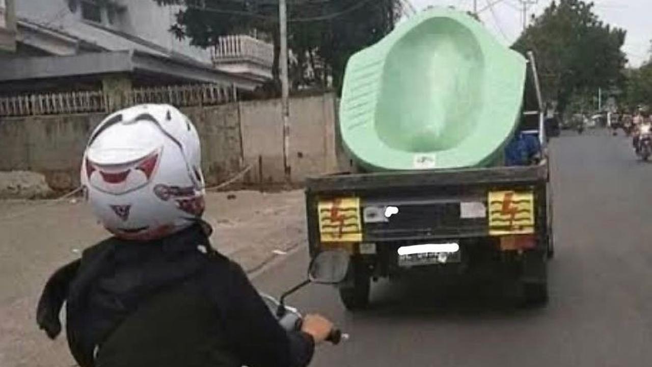 Mengapa kamu membawa kloset yang begitu besar?
