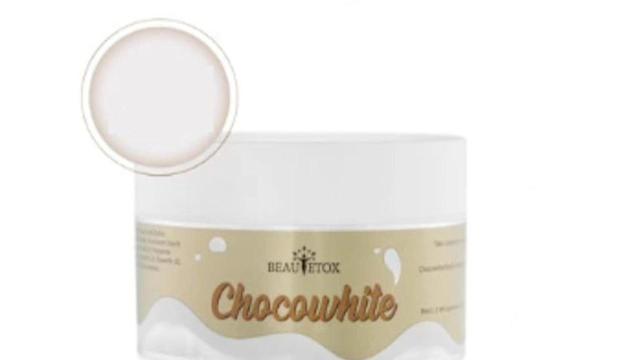 3. Beautetox Chocowhite Body Exfoliator Scrub dari Liquina Innovation International