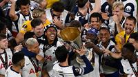 Kemenangan ini menjadi momen istimewa bagi Tottenham Hotspur. (ANDER GILLENEA/AFP)