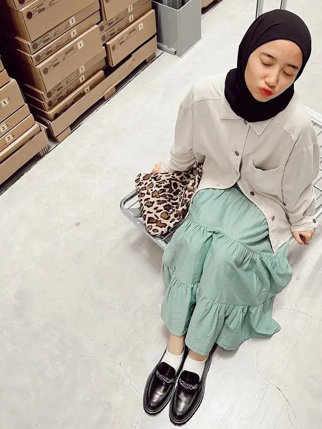Inspirasi outfit untuk kuliah ala Ansellma Putri