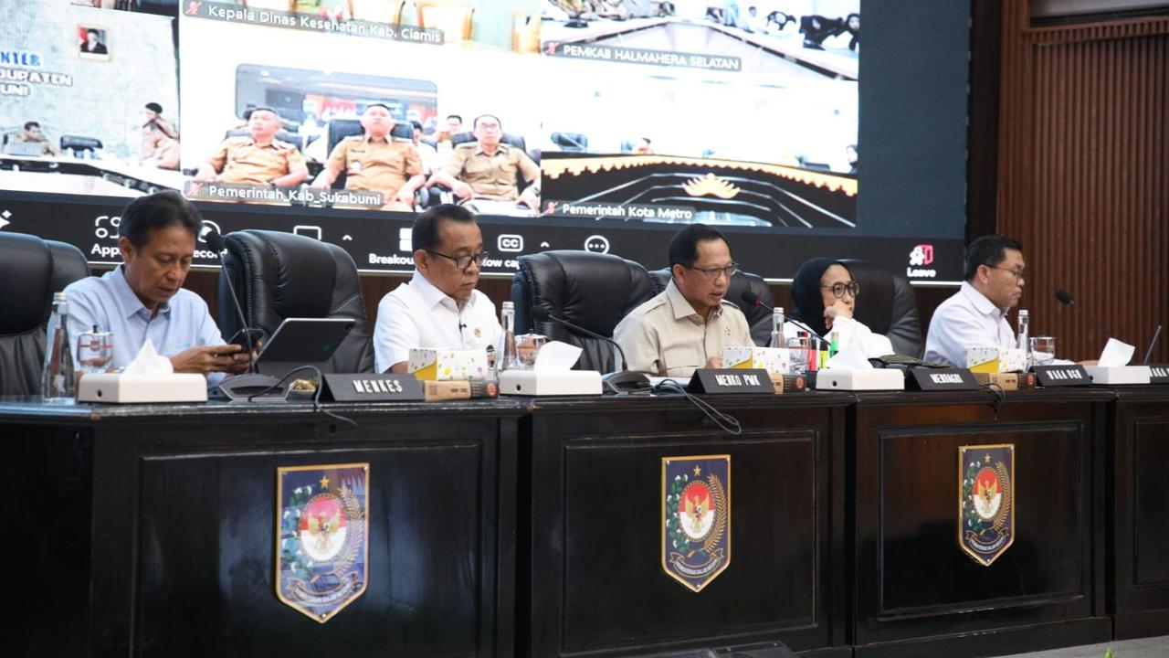 Mendagri Tito Karnavian saat Rakor Percepatan Penuntasan TBC dan Pembahasan MBG di Gedung Sasana Bhakti Praja (SBP)
