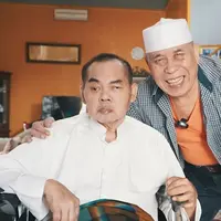 Mat Solar sejak lama tak terlihat lagi di layar kaca. Terakhir, ia terlihat dalam sinetron Tukang Bubur Naik Haji The Series tahun 2013 lalu. Berikut kondisi terkini pemeran yang mengawai karir dari tahun 1982 lewat film Perawan Rimba. [Youtube/Latief Sitepu Channel]