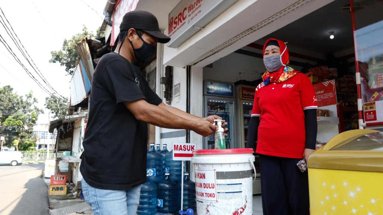 Sampoerna Beri Edukasi Protokol Kesehatan ke Toko Kelontong