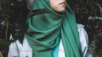 cara memakai hijab pashmina (Sumber: Unsplash)