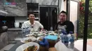 Merry mengungkapkan niatnya untuk membuka warung soto mie Bogor. Merry yang sudah sekitar 17 tahun bersama Raffi meminta izin untuk menggunakan nama besar bosnya tersebut. [Youtube/Rans Entertainment]