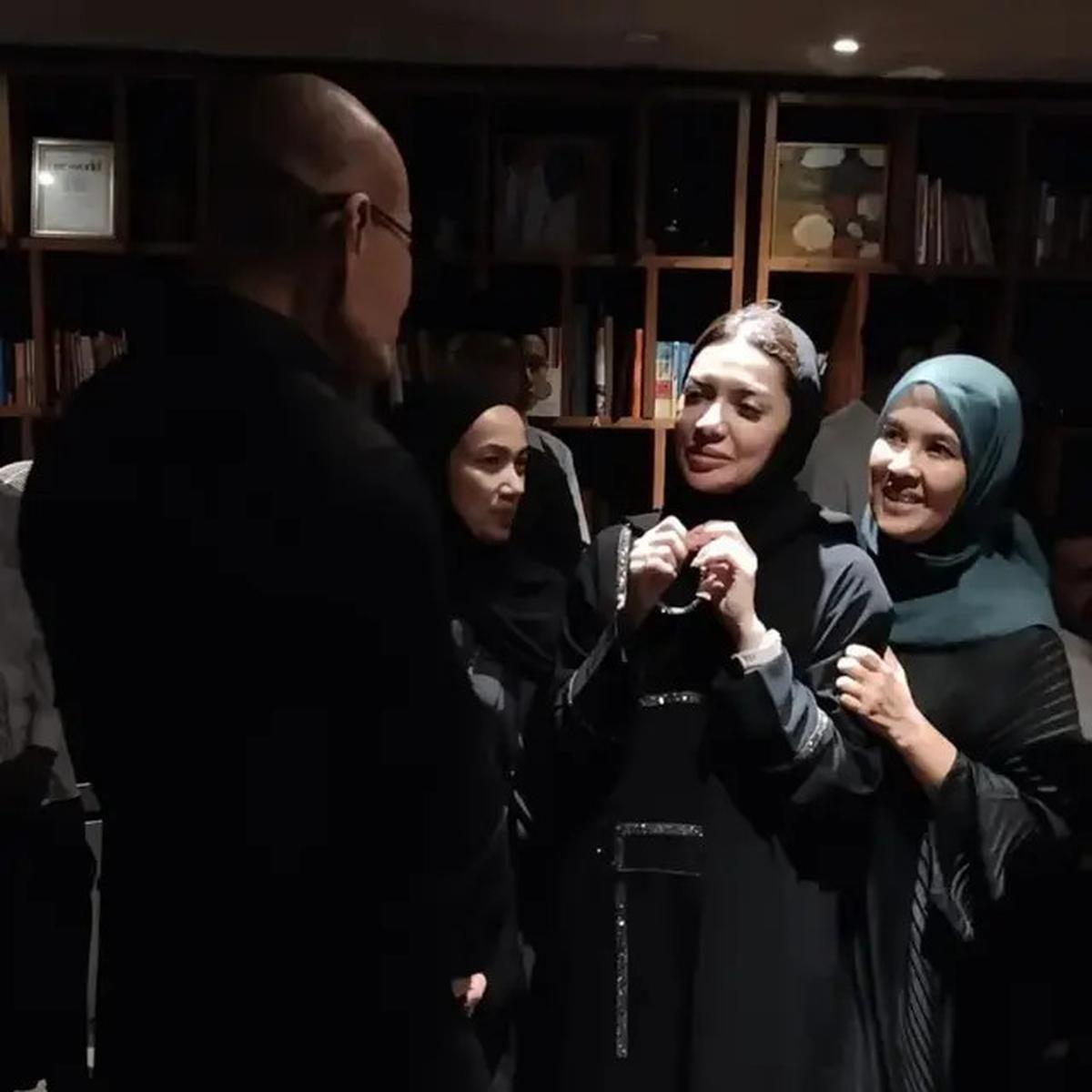5 Fakta Pemakaman Suami Najwa Shihab, Satu Liang Lahat dengan Mendiang Putrinya