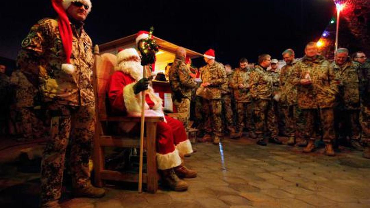 Ketika Santa Claus menghibur para prajurit militer