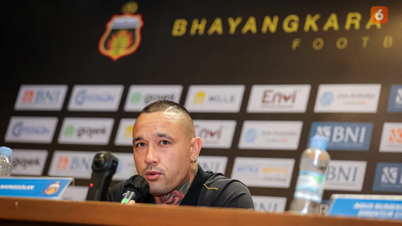 Foto: Direkrut dengan Harga Fantastis, Radja Nainggolan Resmi Dikenalkan Bhayangkara FC untuk Putaran Kedua BRI Liga 1 2023/2024