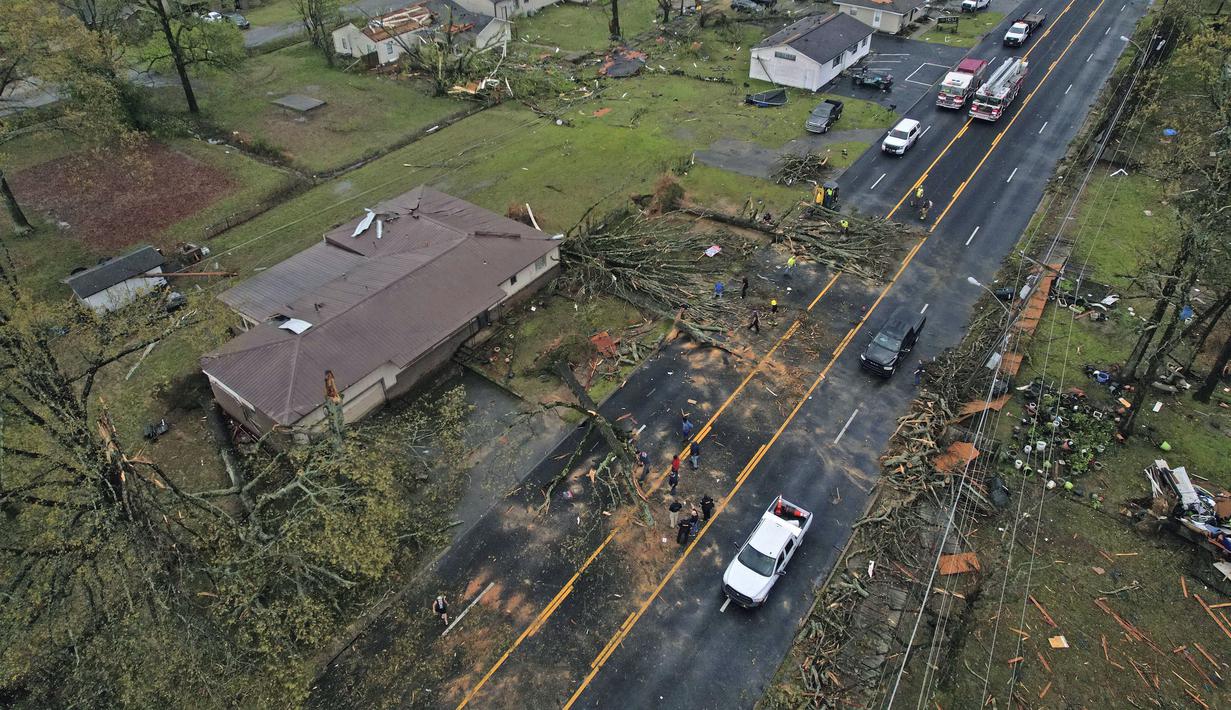 Kerusakan parah di area Sherwood, Arkansas setelah dihantam tornado, Jumat, 31 Maret 2023.(Colin Murphey/Arkansas Democrat-Gazette via AP)