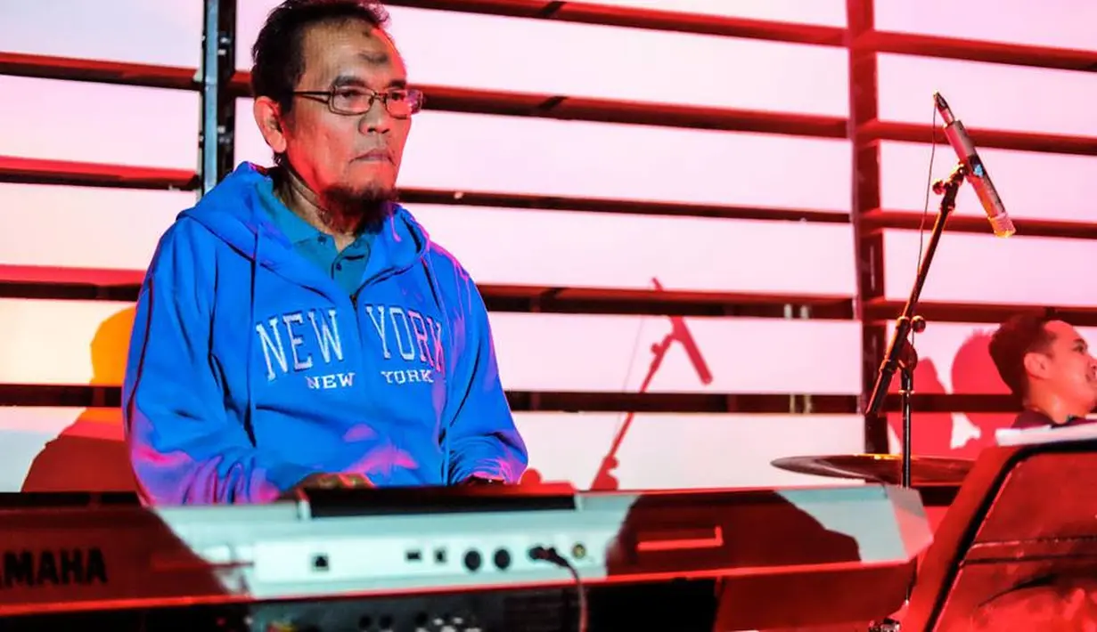 "Tiba-tiba dia kolaps. Padahal katanya kelihatan sehat biasa saja. Akhirnya oleh jemaah dilarikan ke rumah sakit. Tapi, sudah meninggal," ucap Kadri. (Facebook/Debby Nasution)