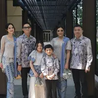 Tak pernah gagal pancarkan gaya memukau di ragam kesempatan formal dengan kebaya, tampilan Ashanty selalu inspirasi. (Foto: Instagram/ Ashanty)