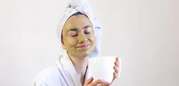 Yuk, simak rekomendasi masker alami yang dapat menenangkan kulit memerahmu dengan bahan sederhana di rumah! [Dok/freepik.com/pvproductions]