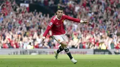Pemain Manchester United Cristiano Ronaldo melakukan selebrasi usai mencetak gol ke gawang Norwich City pada pertandingan sepak bola Liga Inggris di Stadion Old Trafford, Manchester, Inggris 16 April 2022. Manchester United menang 3-2. (AP Photo/Jon Super)