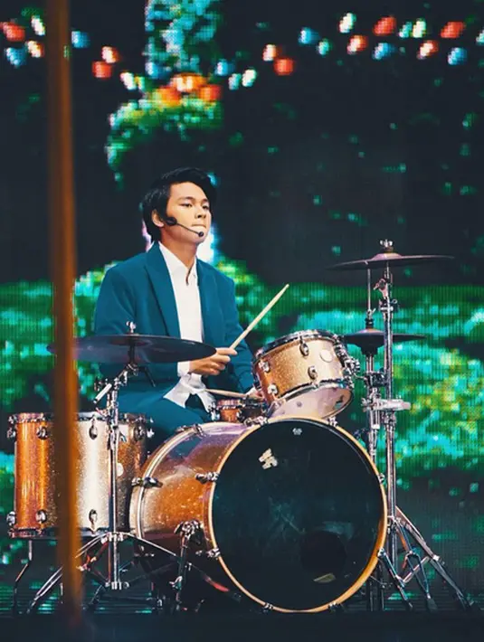 “Ini, kado buat dia (Iqbal). Kami sudah kasih tahu kalau kami masuk dalam nominasi. Nanti kami kasih tau lagi kalau kami menang,” ucap Kiki di Studio 6 Emtek City, kawasan Daan Mogot, Jakarta Barat, Rabu (19/10) malam. (Instagram/Mr.Siregar14)