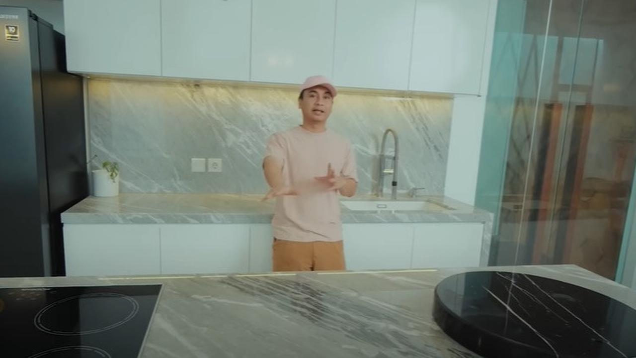 Ingin Jago Menulis Materi Stand Up Comedy, Ini Tipsnya Ala Raditya Dika Dijamin Kocak