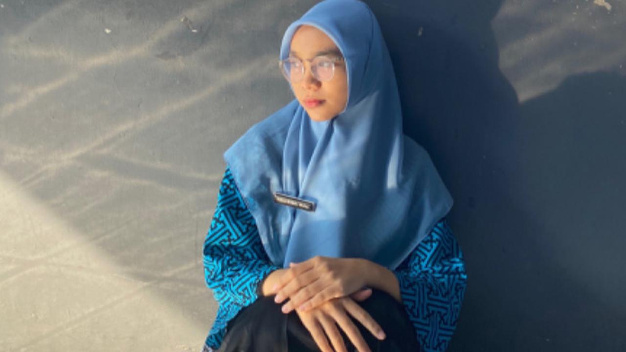 Jadi Guru Kimia, Perempuan Ini Buat Kompilasi Aksi Unik Muridnya saat Menjawab Soal