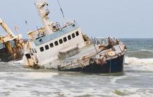 Menanti Pelukan yang Tercinta di Ujung Dermaga