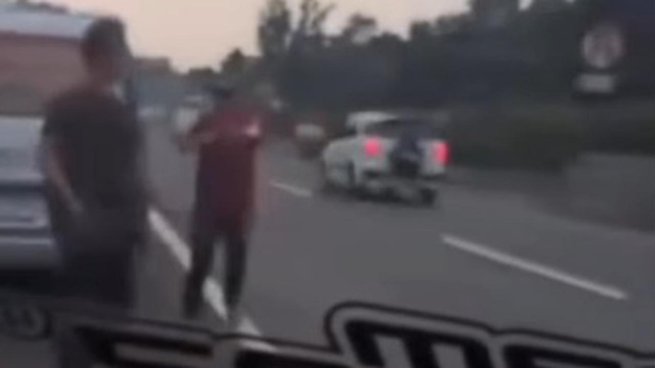 Polisi Kejar Sopir 'Koboi' yang Todongkan Senjata ke Pengendara Lain di Tol Cipularang